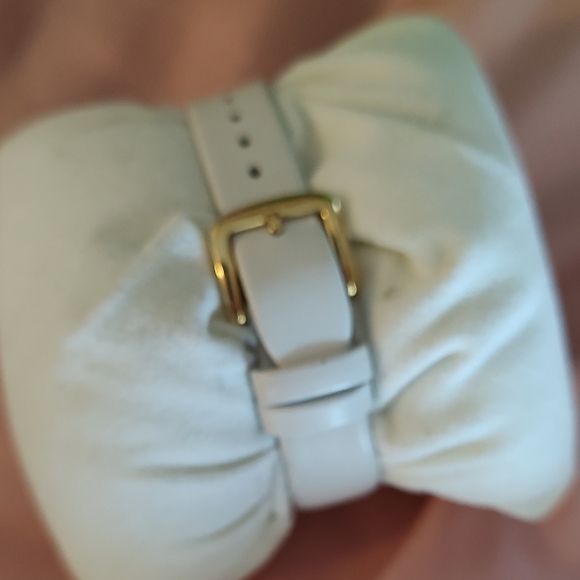 NWOT KATE SPADE Banana Watch Gold with White Leather Strap Original Box - Picture 5 of 8